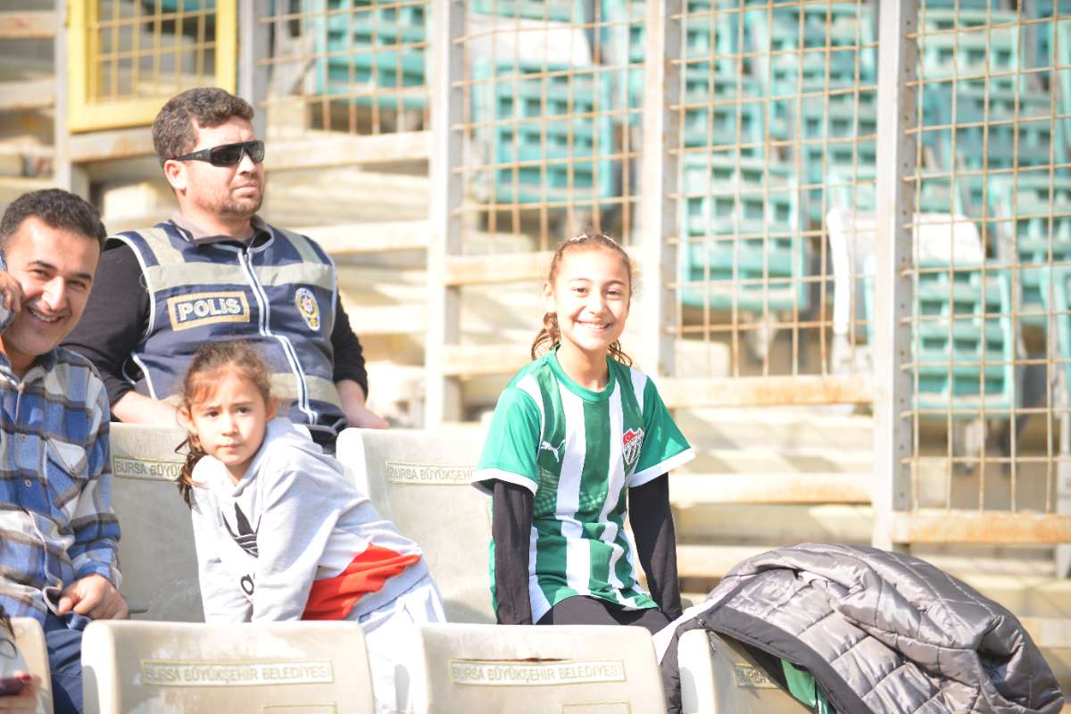 (FOTO GALERİ) BURSASPOR-ERGENE VELİMEŞESPOR MAÇINDAN TARAFTAR FOTOĞRAFLARI
