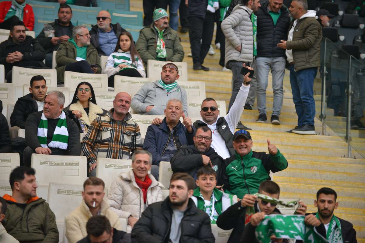 (FOTO GALERİ) BURSASPOR-ERGENE VELİMEŞESPOR MAÇINDAN TARAFTAR FOTOĞRAFLARI