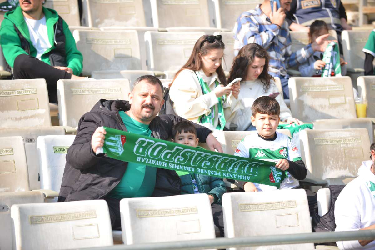 (FOTO GALERİ) BURSASPOR-ERGENE VELİMEŞESPOR MAÇINDAN TARAFTAR FOTOĞRAFLARI