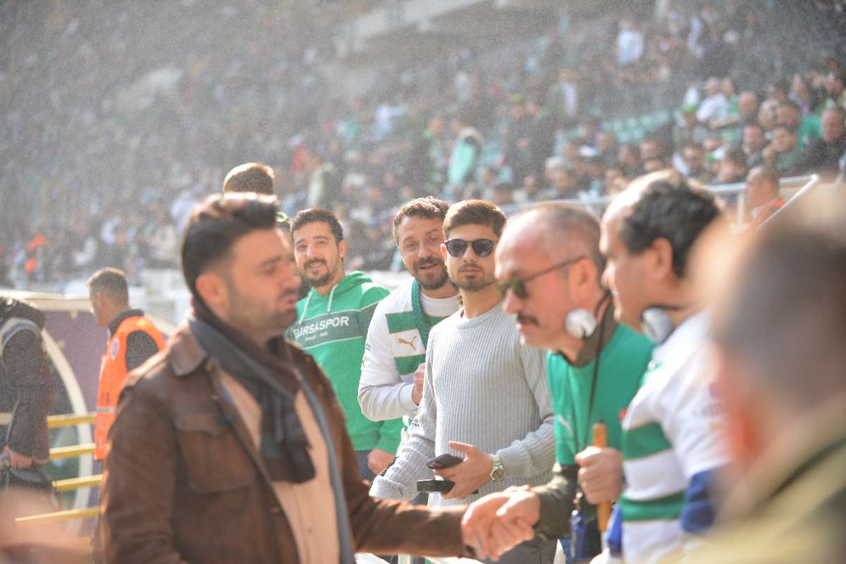 (FOTO GALERİ) BURSASPOR-ERGENE VELİMEŞESPOR MAÇINDAN TARAFTAR FOTOĞRAFLARI