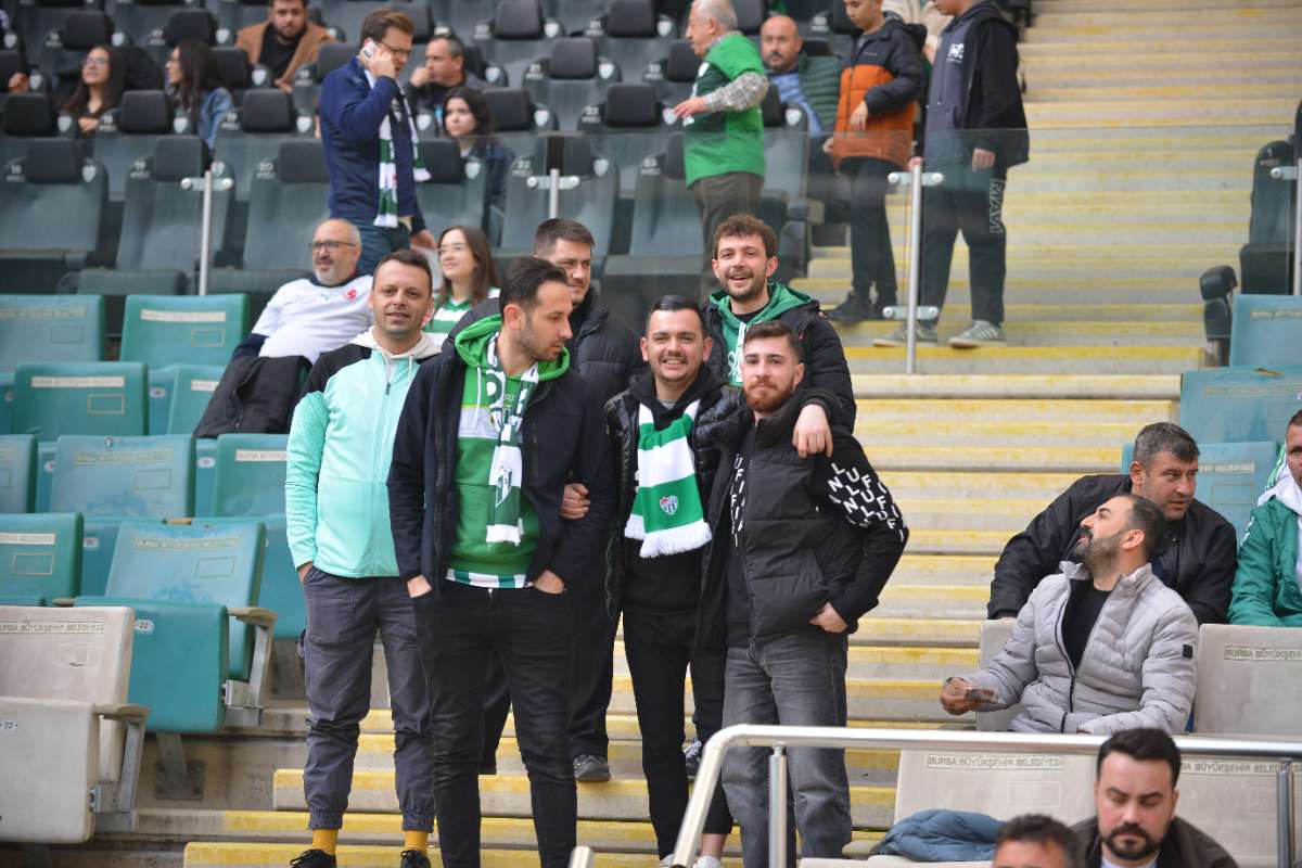 (FOTO GALERİ) BURSASPOR-ERGENE VELİMEŞESPOR MAÇINDAN TARAFTAR FOTOĞRAFLARI