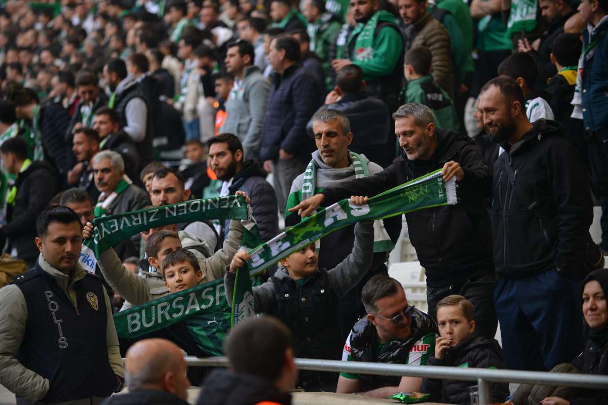 (FOTO GALERİ) BURSASPOR-ERGENE VELİMEŞESPOR MAÇINDAN TARAFTAR FOTOĞRAFLARI-2