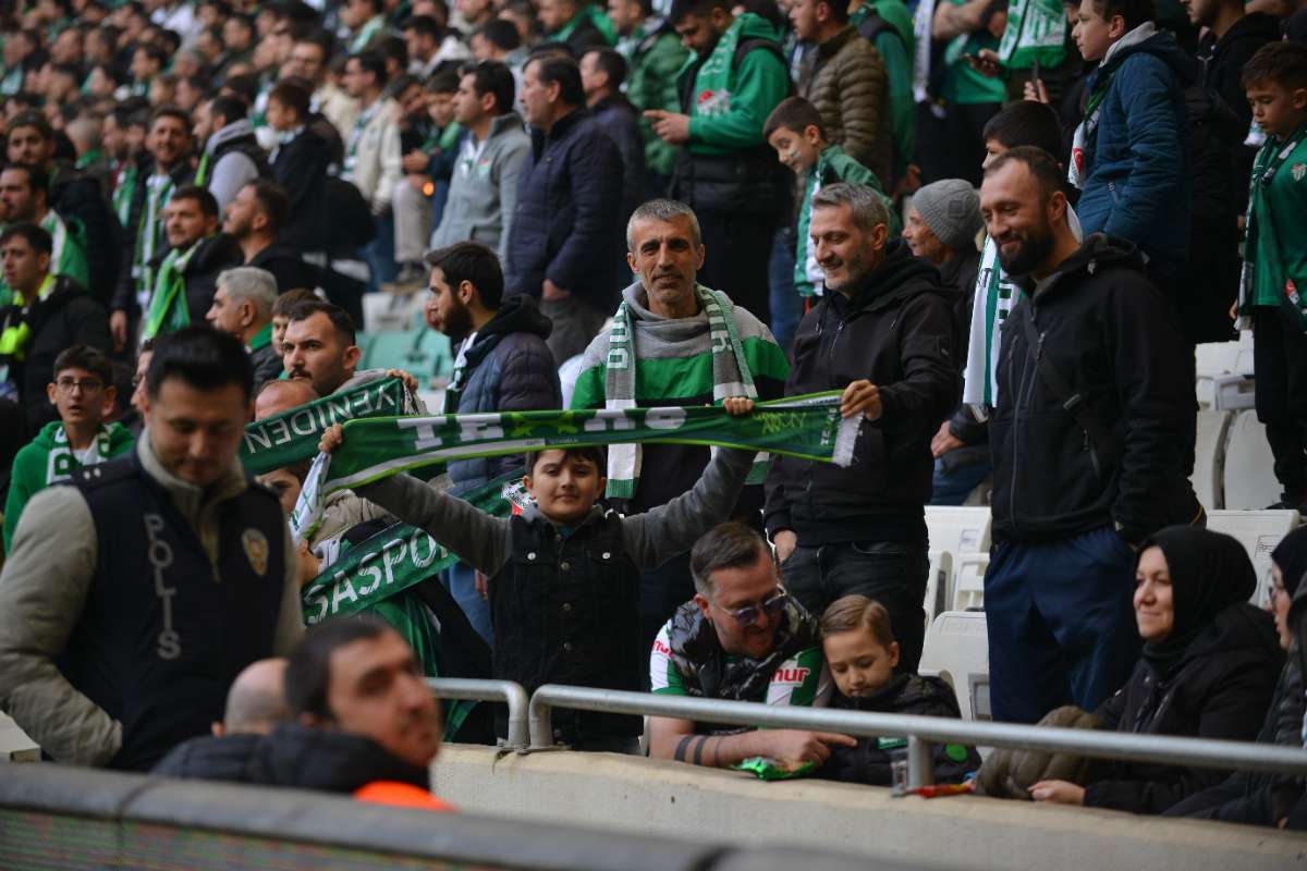 (FOTO GALERİ) BURSASPOR-ERGENE VELİMEŞESPOR MAÇINDAN TARAFTAR FOTOĞRAFLARI-2