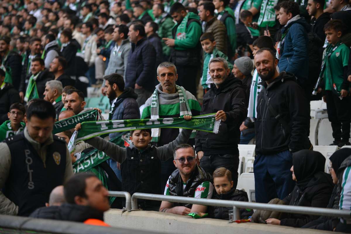 (FOTO GALERİ) BURSASPOR-ERGENE VELİMEŞESPOR MAÇINDAN TARAFTAR FOTOĞRAFLARI-2