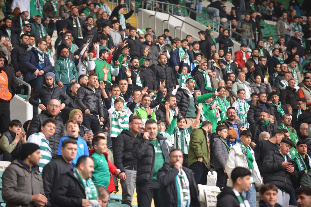 (FOTO GALERİ) Bursaspor-Anadolu Üniversitesi Taraftar Fotoğrafları
