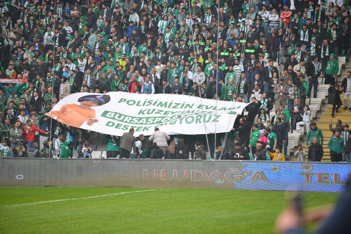 (FOTO GALERİ) Bursaspor-Anadolu Üniversitesi Taraftar Fotoğrafları
