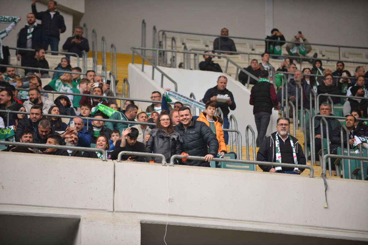 (FOTO GALERİ) Bursaspor-Anadolu Üniversitesi Taraftar Fotoğrafları