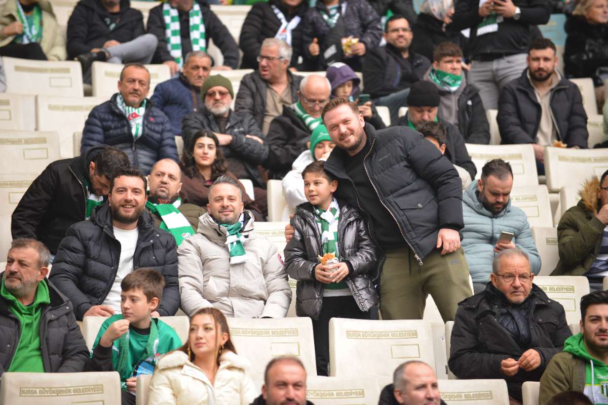 (FOTO GALERİ) Bursaspor-Anadolu Üniversitesi Taraftar Fotoğrafları