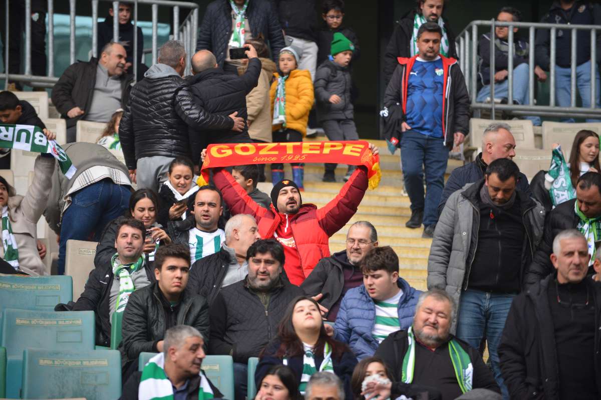(FOTO GALERİ) Bursaspor-Anadolu Üniversitesi Taraftar Fotoğrafları