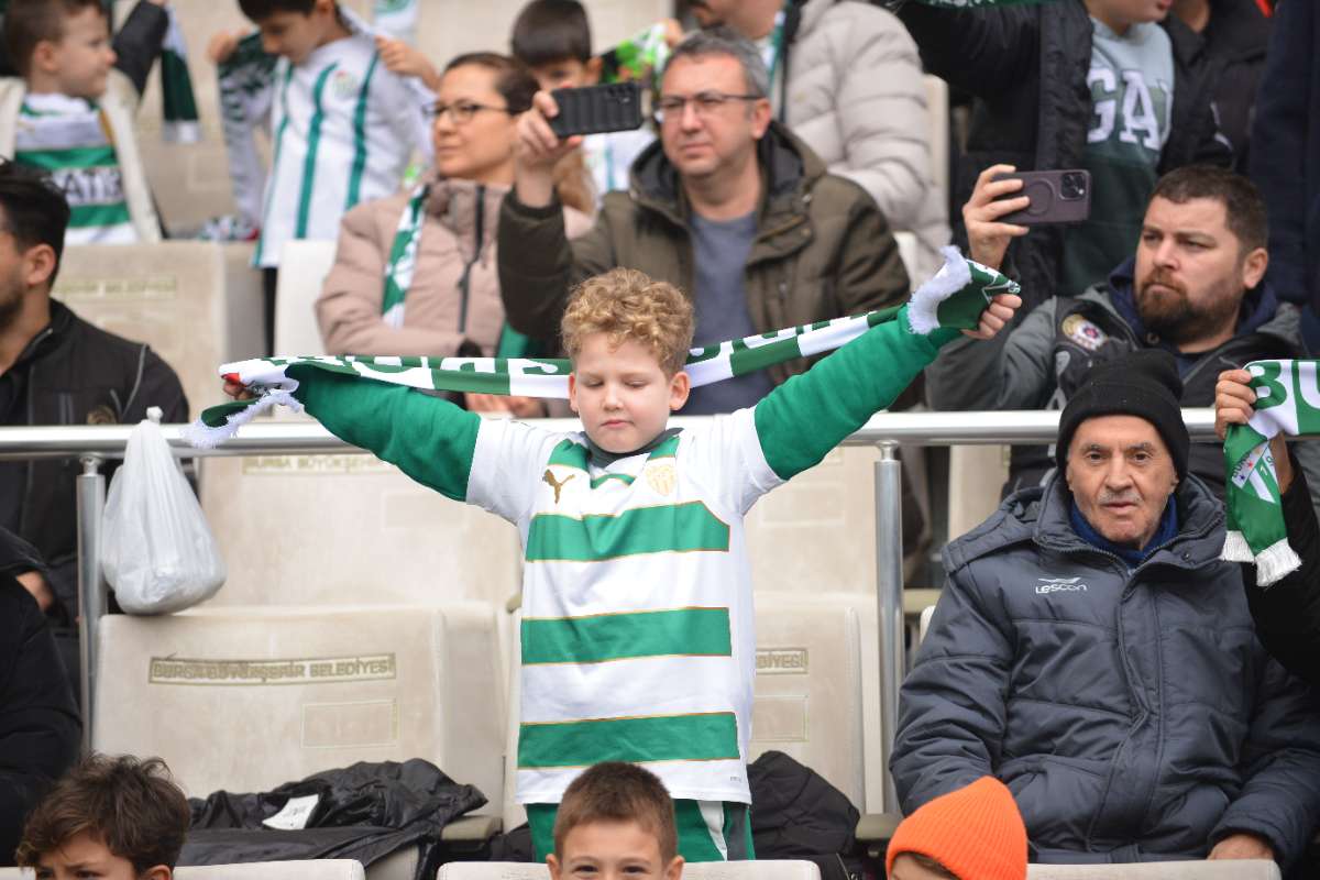 (FOTO GALERİ) Bursaspor-Anadolu Üniversitesi Taraftar Fotoğrafları