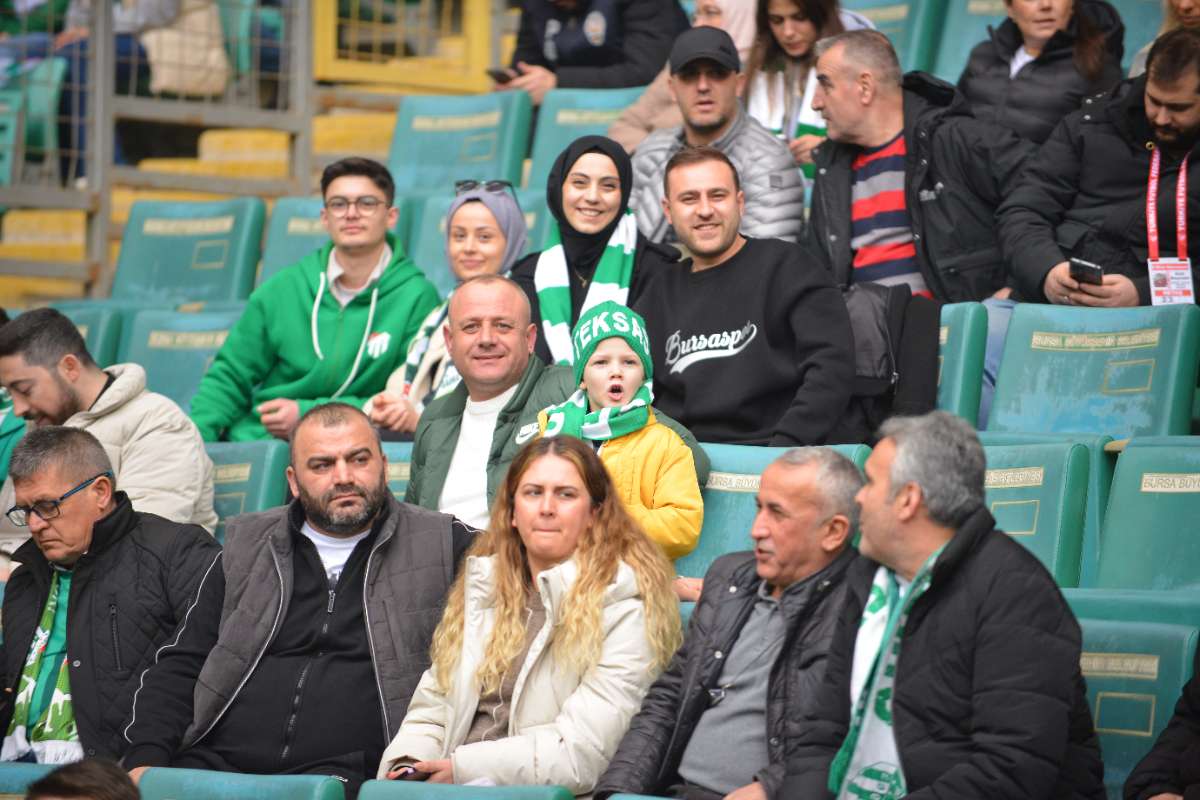 (FOTO GALERİ) Bursaspor-Anadolu Üniversitesi Taraftar Fotoğrafları