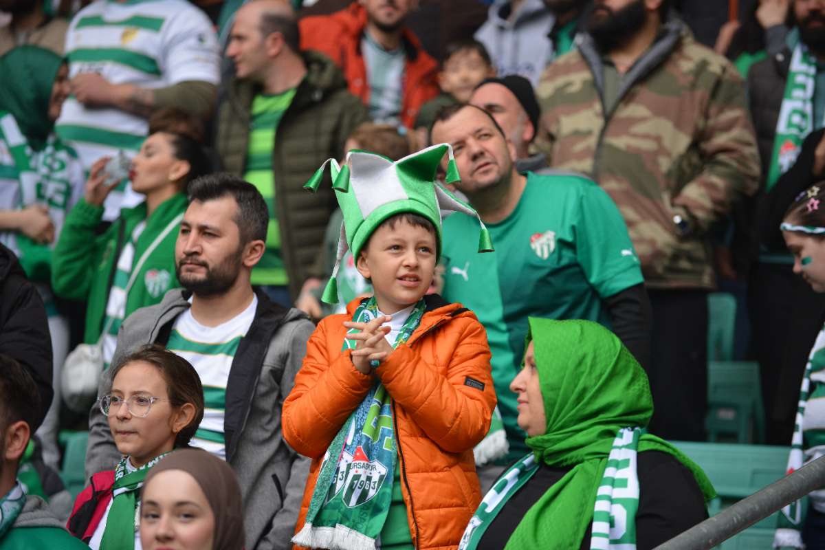 (FOTO GALERİ) Bursaspor-Anadolu Üniversitesi Taraftar Fotoğrafları
