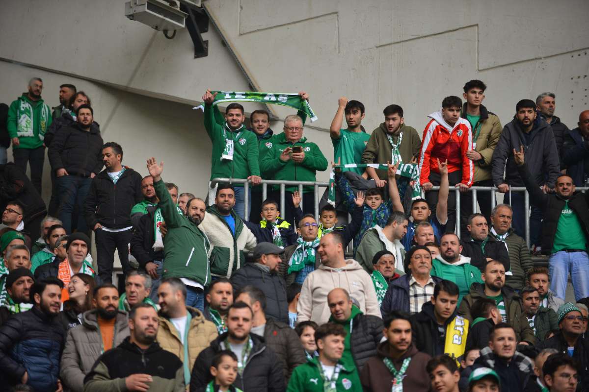 (FOTO GALERİ) Bursaspor-Anadolu Üniversitesi Taraftar Fotoğrafları