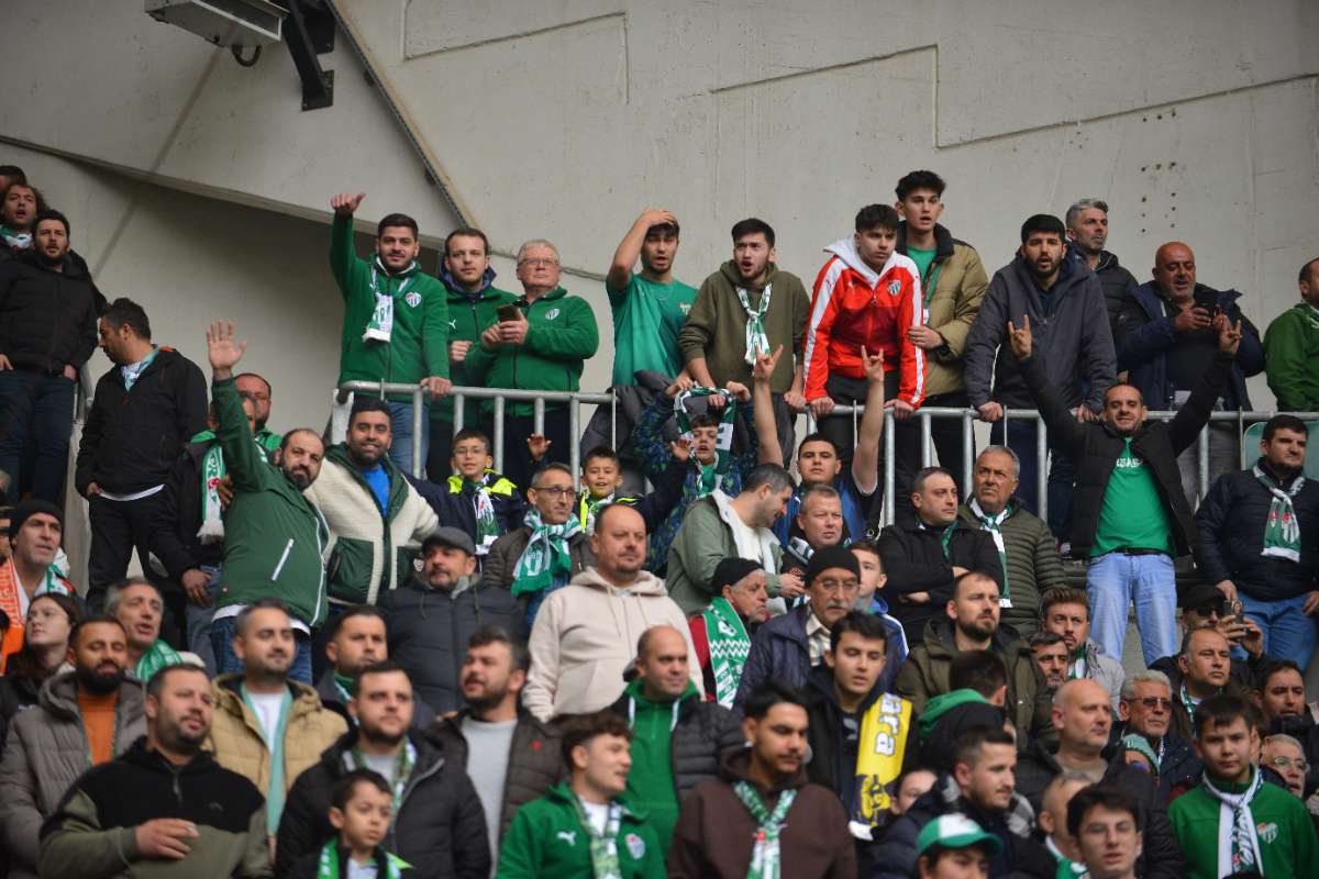 (FOTO GALERİ) Bursaspor-Anadolu Üniversitesi Taraftar Fotoğrafları