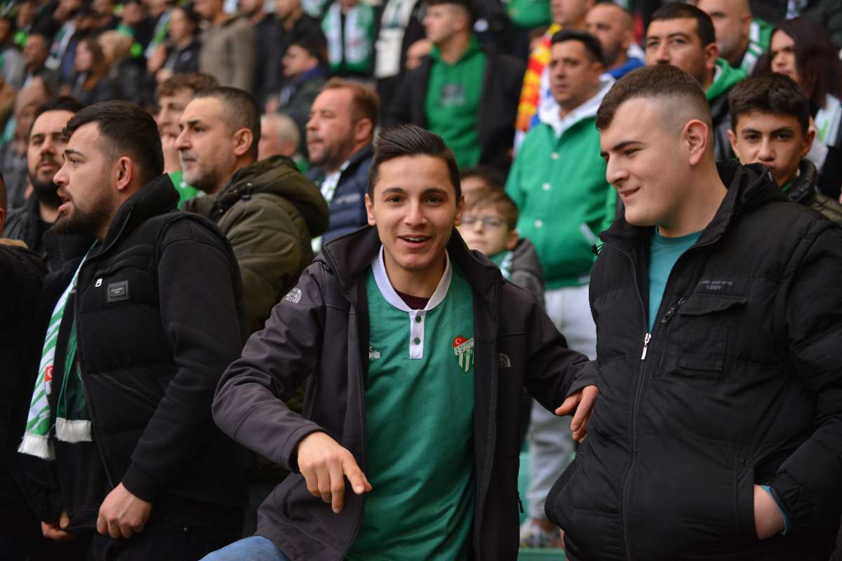 (FOTO GALERİ) Bursaspor-Anadolu Üniversitesi Taraftar Fotoğrafları