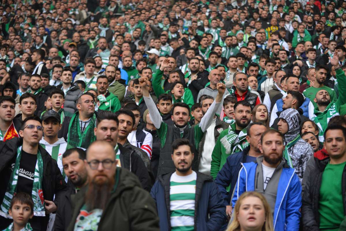 (FOTO GALERİ) Bursaspor-Anadolu Üniversitesi Taraftar Fotoğrafları
