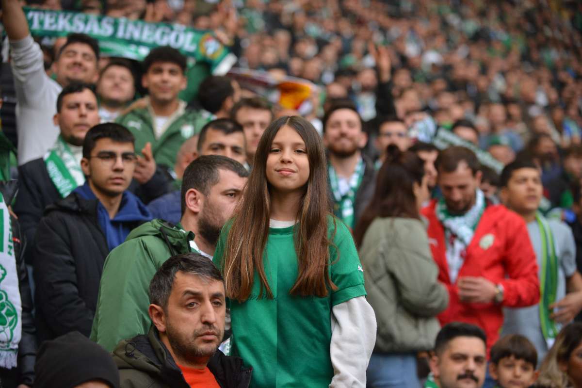 (FOTO GALERİ) Bursaspor-Anadolu Üniversitesi Taraftar Fotoğrafları
