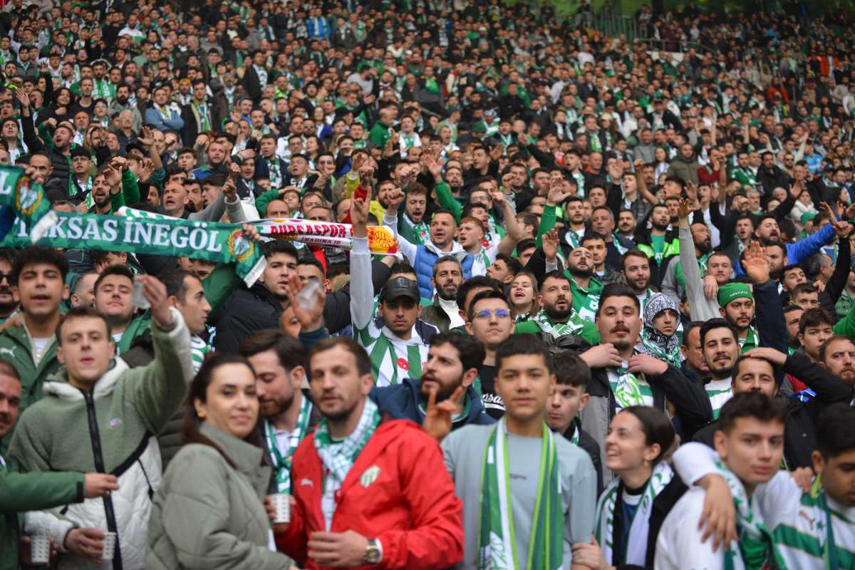 (FOTO GALERİ) Bursaspor-Anadolu Üniversitesi Taraftar Fotoğrafları