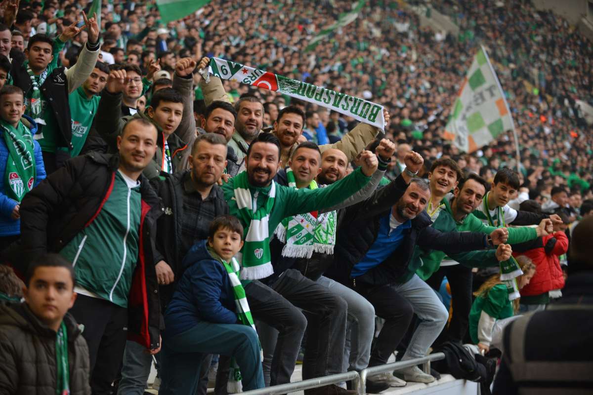 (FOTO GALERİ) Bursaspor-Anadolu Üniversitesi Taraftar Fotoğrafları