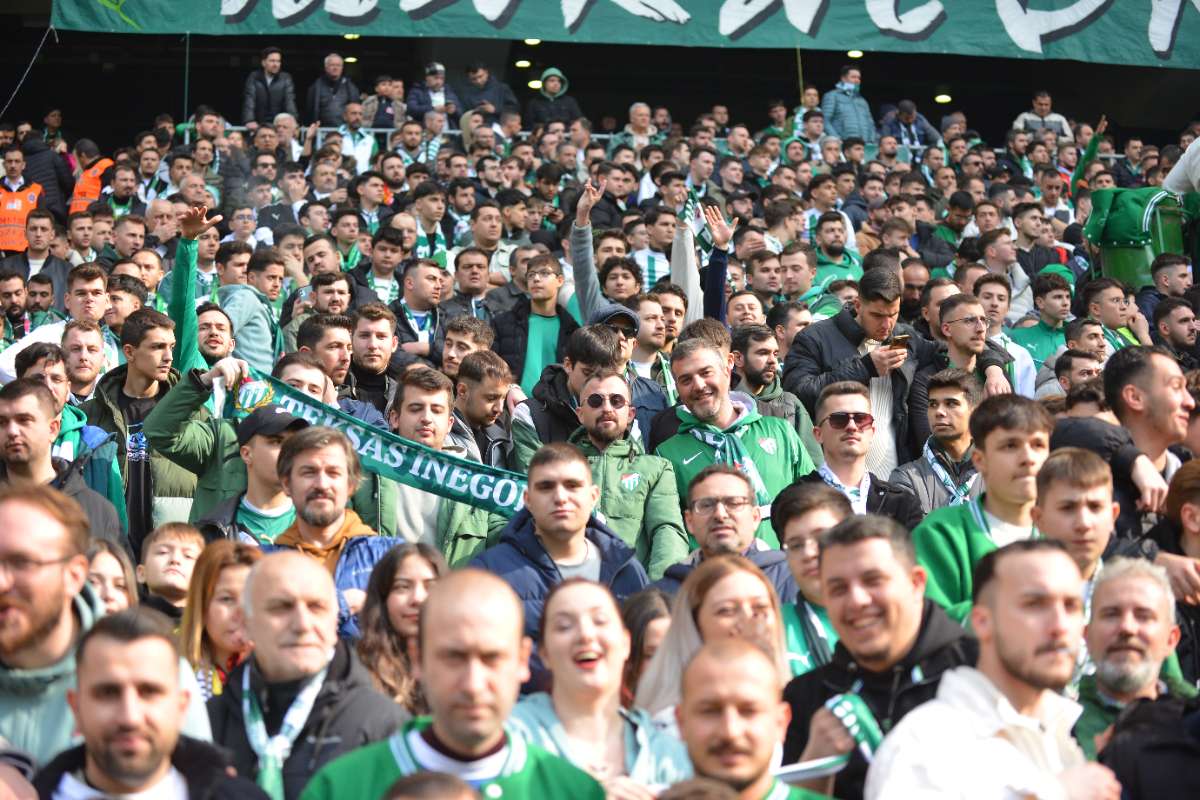 (FOTO GALERİ) Bursaspor-Anadolu Üniversitesi Taraftar Fotoğrafları