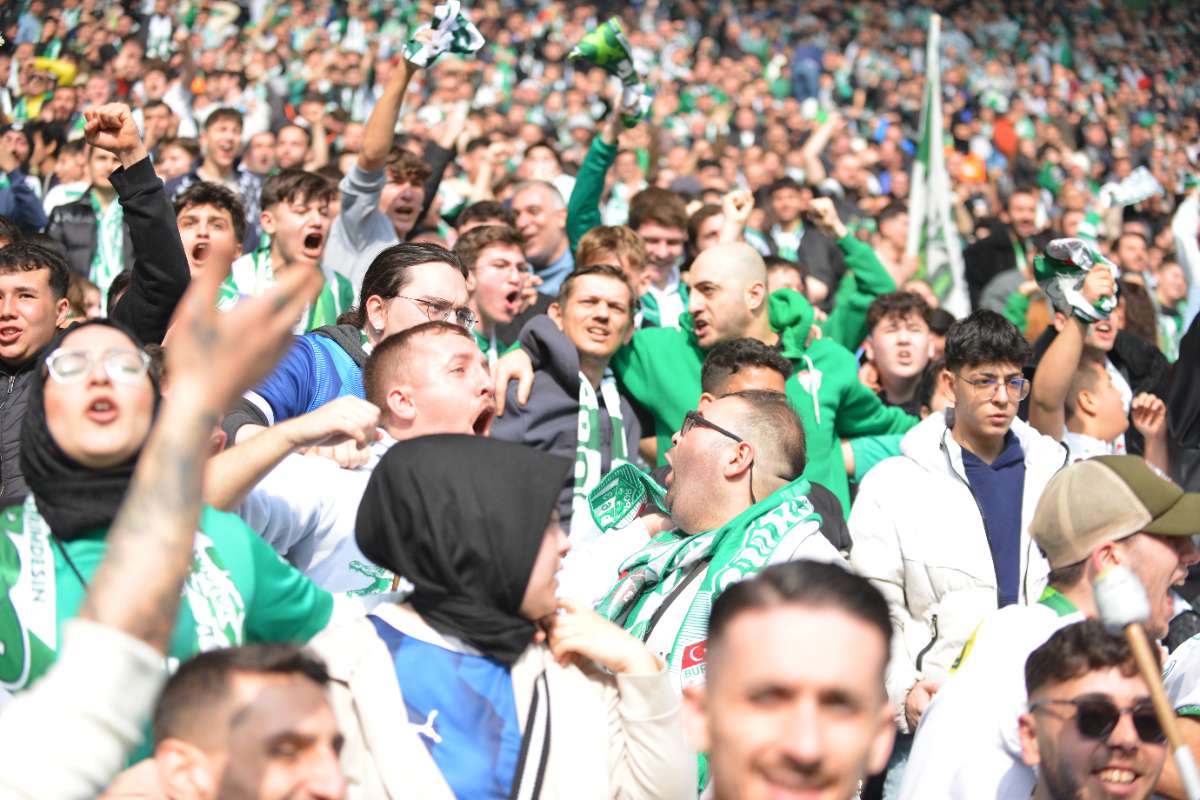 (FOTO GALERİ) Bursaspor-Anadolu Üniversitesi Taraftar Fotoğrafları