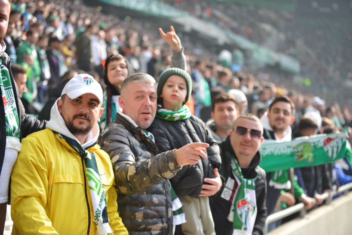 (FOTO GALERİ) Bursaspor-Anadolu Üniversitesi Taraftar Fotoğrafları