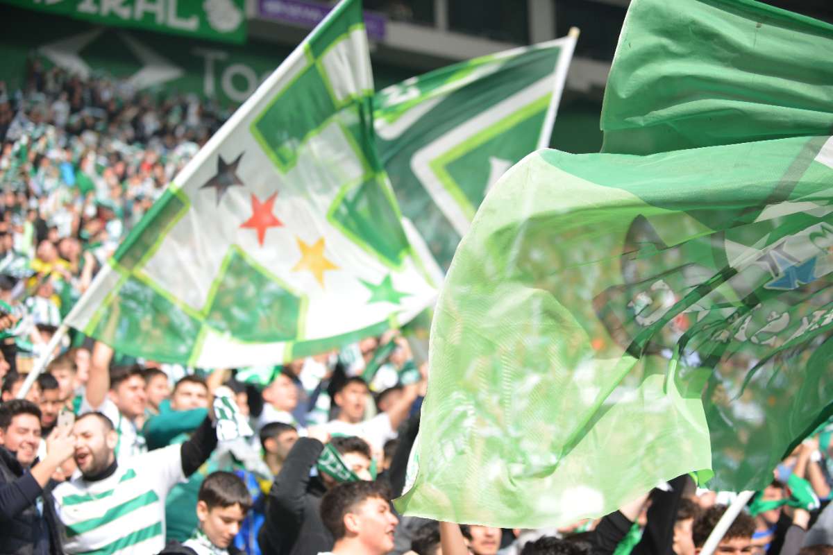 (FOTO GALERİ) Bursaspor-Anadolu Üniversitesi Taraftar Fotoğrafları