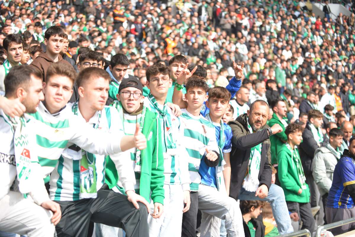 (FOTO GALERİ) Bursaspor-Anadolu Üniversitesi Taraftar Fotoğrafları