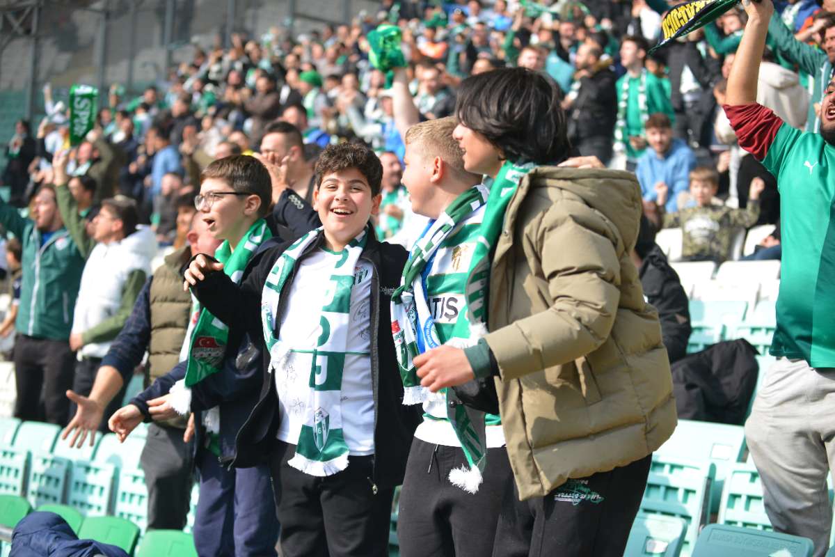 (FOTO GALERİ) Bursaspor-Anadolu Üniversitesi Taraftar Fotoğrafları