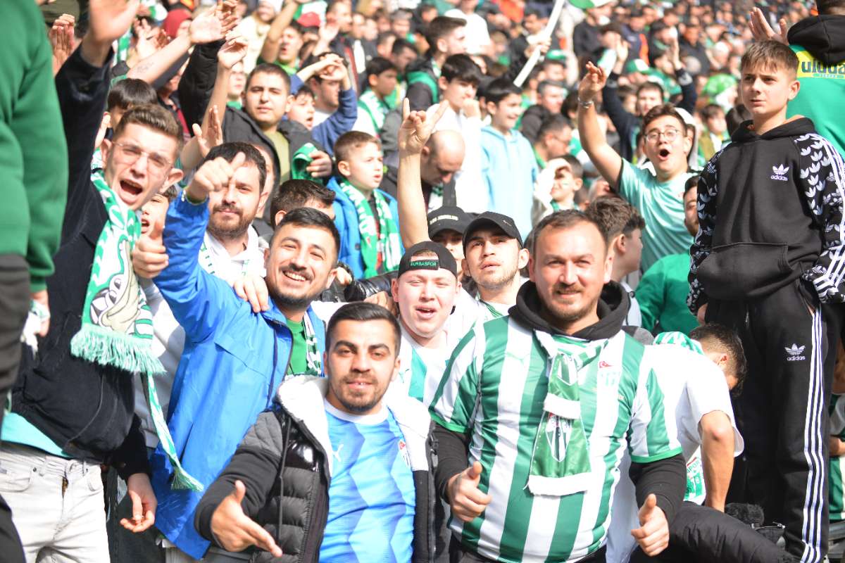 (FOTO GALERİ) Bursaspor-Anadolu Üniversitesi Taraftar Fotoğrafları
