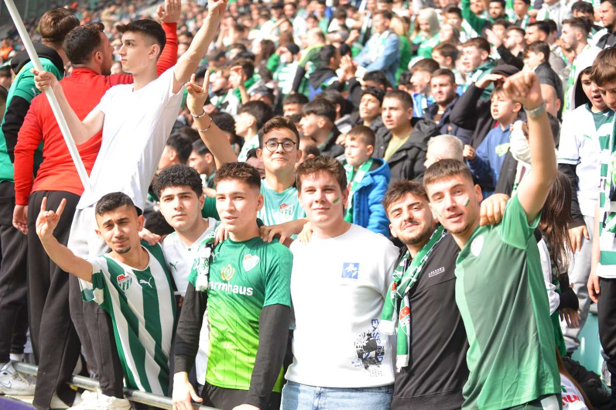 (FOTO GALERİ) Bursaspor-Anadolu Üniversitesi Taraftar Fotoğrafları