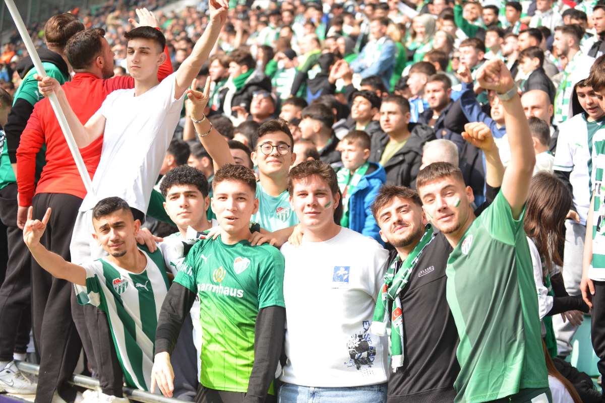 (FOTO GALERİ) Bursaspor-Anadolu Üniversitesi Taraftar Fotoğrafları