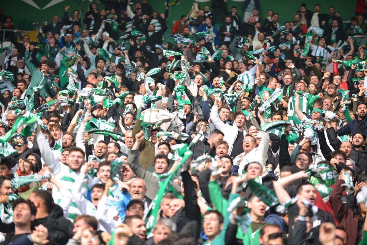(FOTO GALERİ) Bursaspor-Anadolu Üniversitesi Taraftar Fotoğrafları
