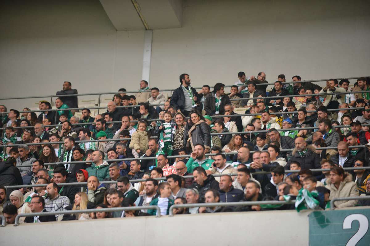 (FOTO GALERİ) Bursaspor-Anadolu Üniversitesi Taraftar Fotoğrafları