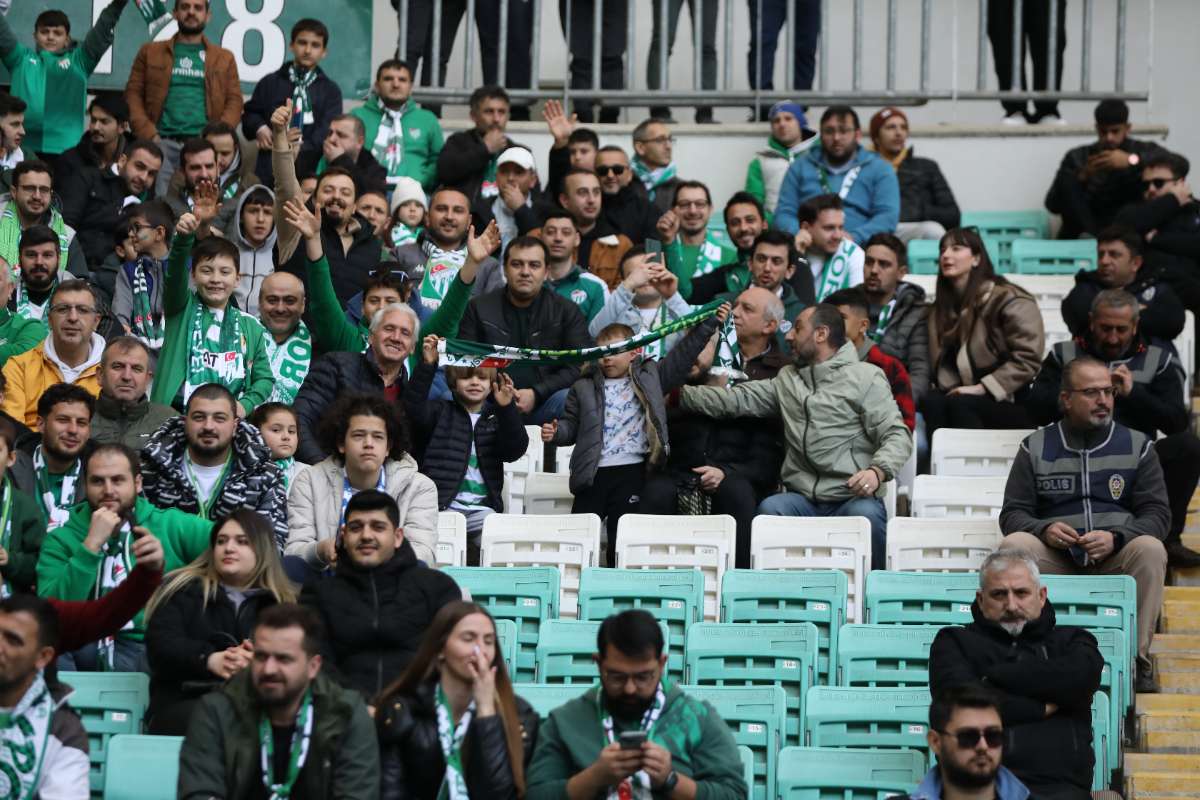 (FOTO GALERİ) Bursaspor-Silifke Belediyespor Taraftar Fotoğrafları