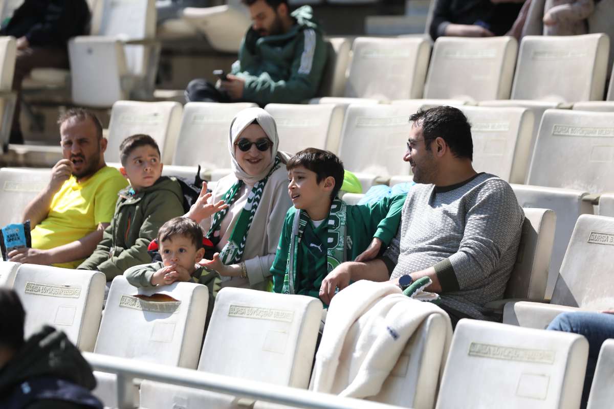 (FOTO GALERİ) Bursaspor-Kırşehir Belediyespor Maçından Taraftar Fotoğrafları