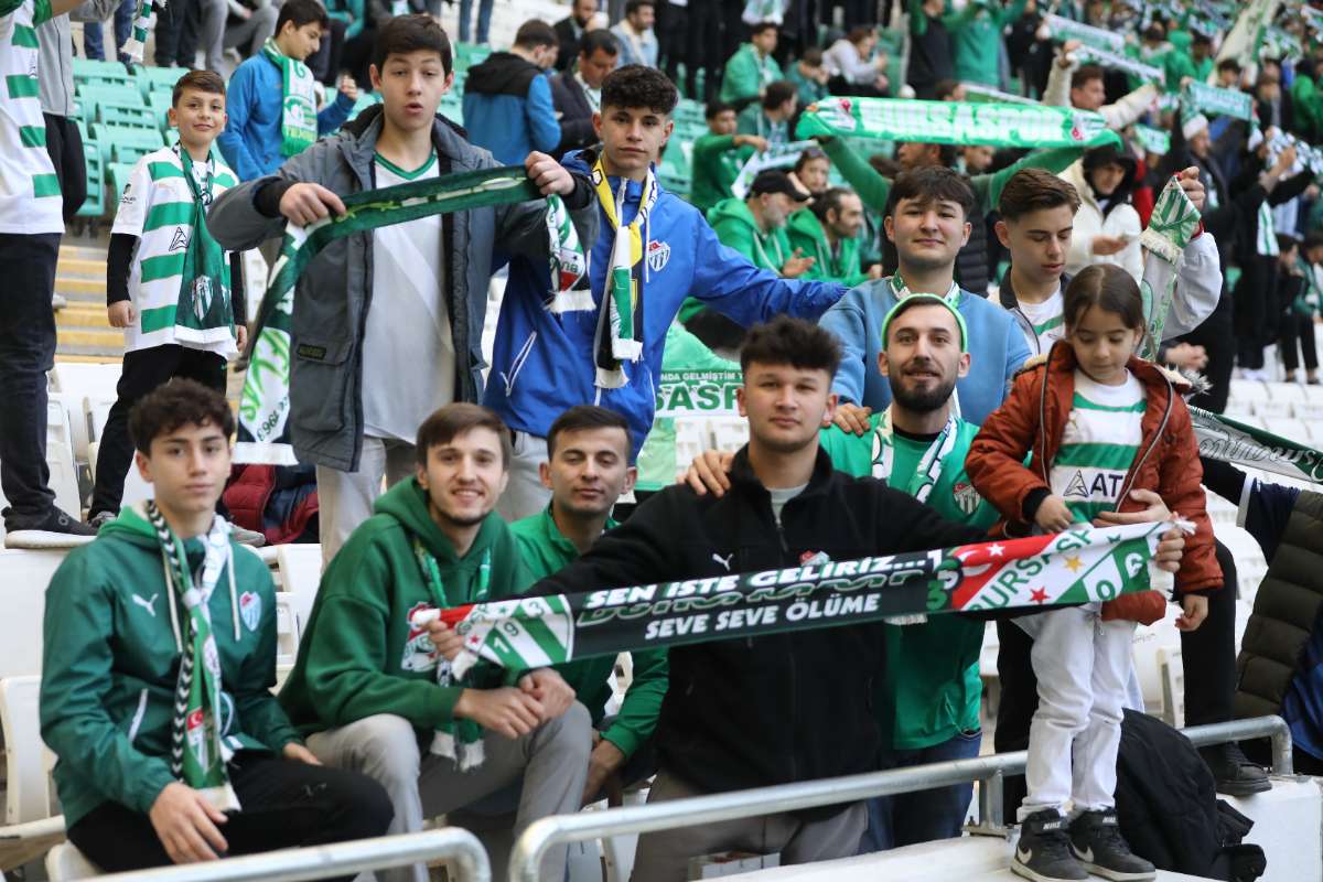 (FOTO GALERİ) Bursaspor-Kırşehir Belediyespor Maçından Taraftar Fotoğrafları
