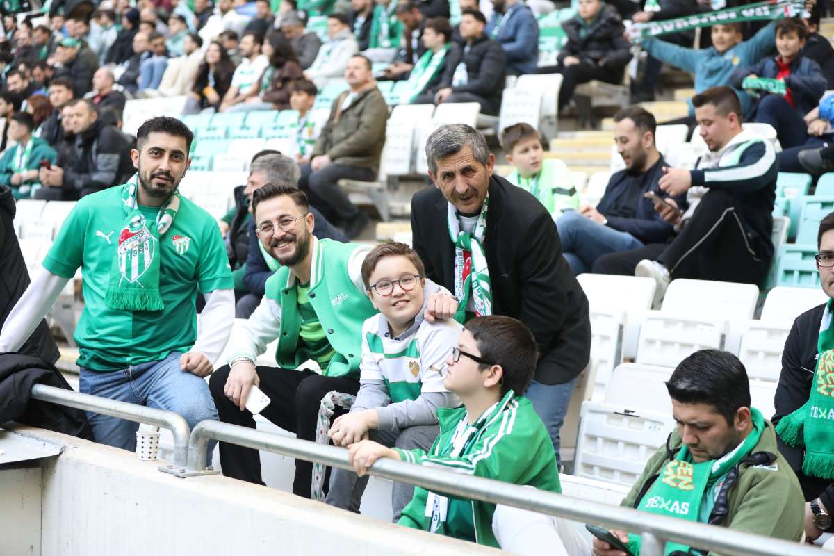 (FOTO GALERİ) Bursaspor-Kırşehir Belediyespor Maçından Taraftar Fotoğrafları