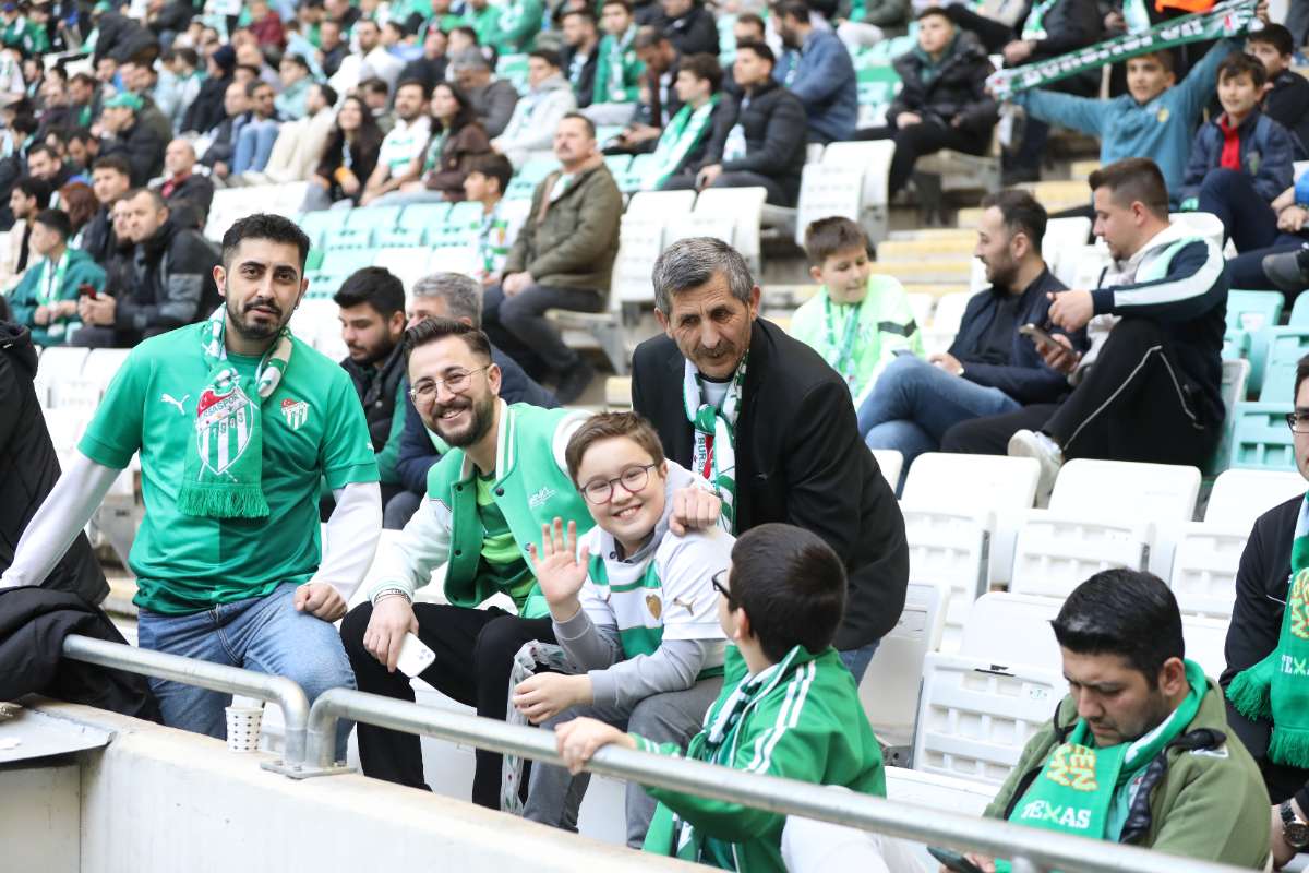 (FOTO GALERİ) Bursaspor-Kırşehir Belediyespor Maçından Taraftar Fotoğrafları