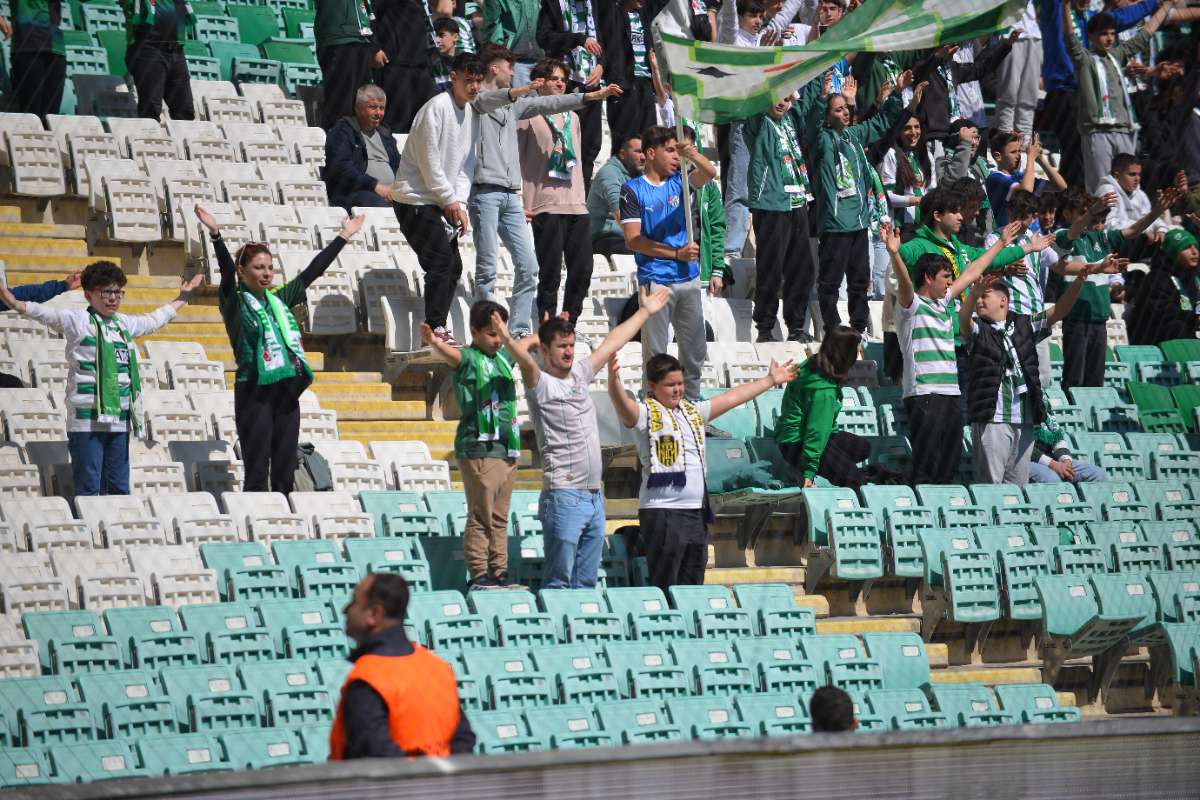 (FOTO GALERİ) Bursaspor-Kırşehir Belediyespor Maçından Taraftar Fotoğrafları