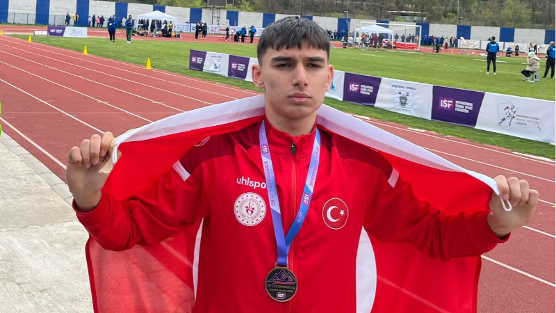 Bursalı Milli atletten dünya üçüncülüğü