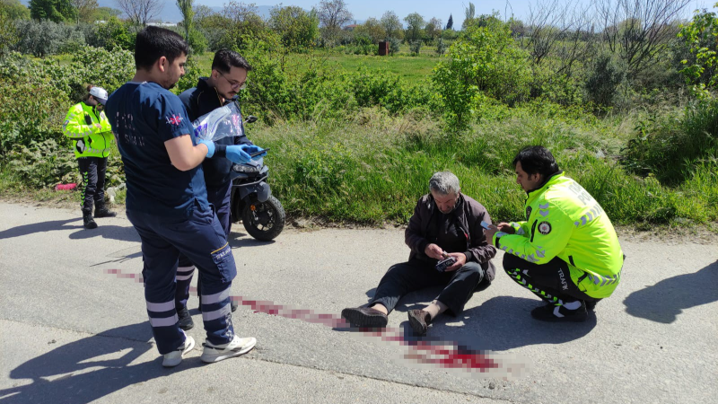 Bursa'da kamyonetle çarpışan motosikletteki çift yaralandı