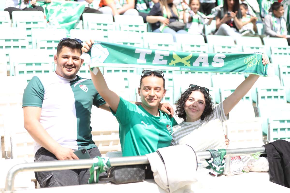 (FOTO GALERİ) BURSASPOR-BORNOVA FK TARAFTAR FOTOĞRAFLARI-1