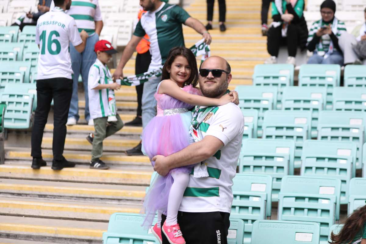 (FOTO GALERİ) BURSASPOR-BORNOVA FK TARAFTAR FOTOĞRAFLARI-1