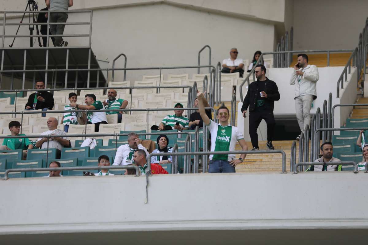 (FOTO GALERİ) BURSASPOR-BORNOVA FK TARAFTAR FOTOĞRAFLARI-1