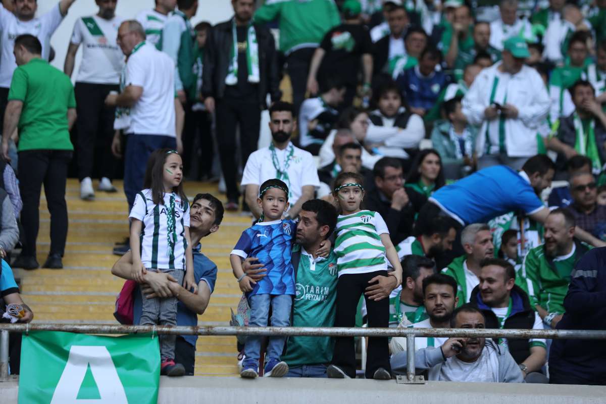 (FOTO GALERİ) BURSASPOR-BORNOVA FK TARAFTAR FOTOĞRAFLARI-1