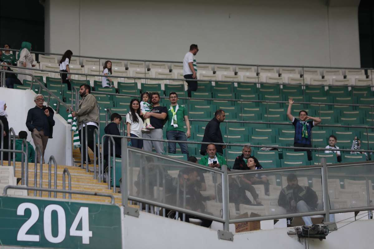 (FOTO GALERİ) BURSASPOR-BORNOVA FK TARAFTAR FOTOĞRAFLARI-1