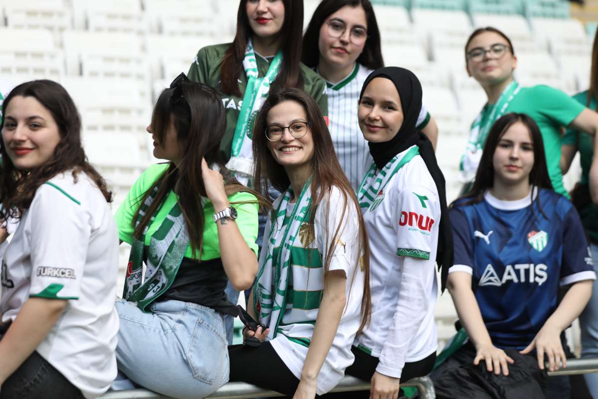(FOTO GALERİ) BURSASPOR-BORNOVA FK TARAFTAR FOTOĞRAFLARI-1