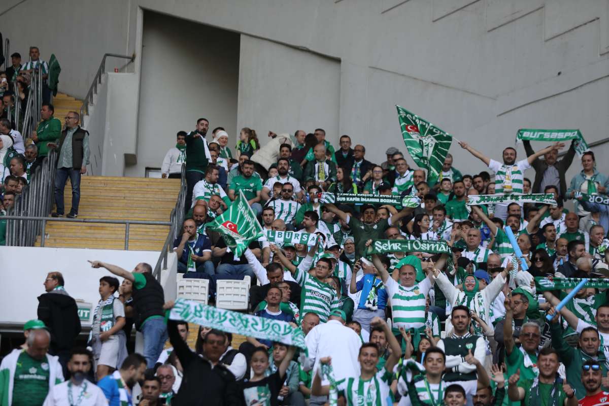 (FOTO GALERİ) BURSASPOR-BORNOVA FK TARAFTAR FOTOĞRAFLARI-1