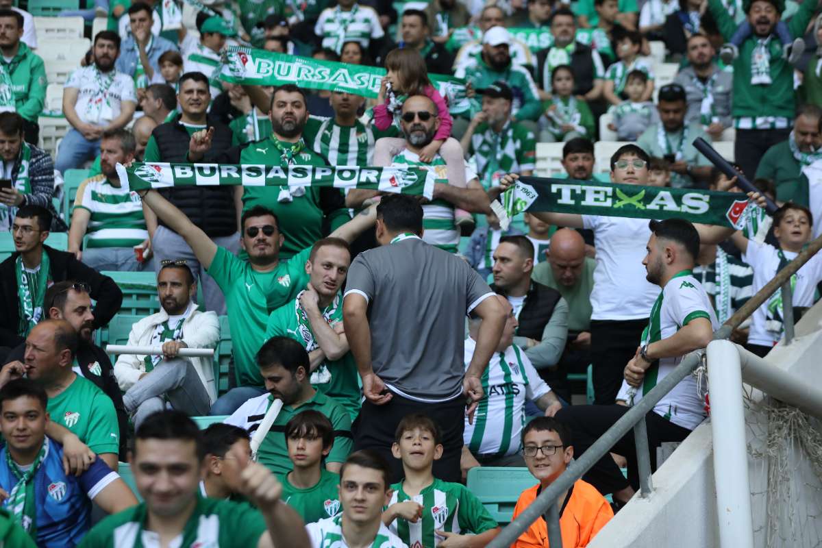 (FOTO GALERİ) BURSASPOR-BORNOVA FK TARAFTAR FOTOĞRAFLARI-1